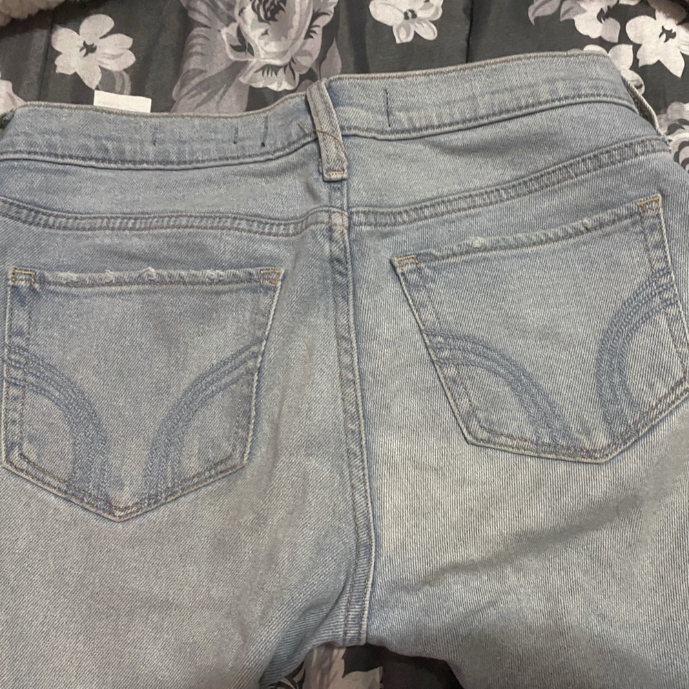 Light washed low rise boyfriend jeans from hollister